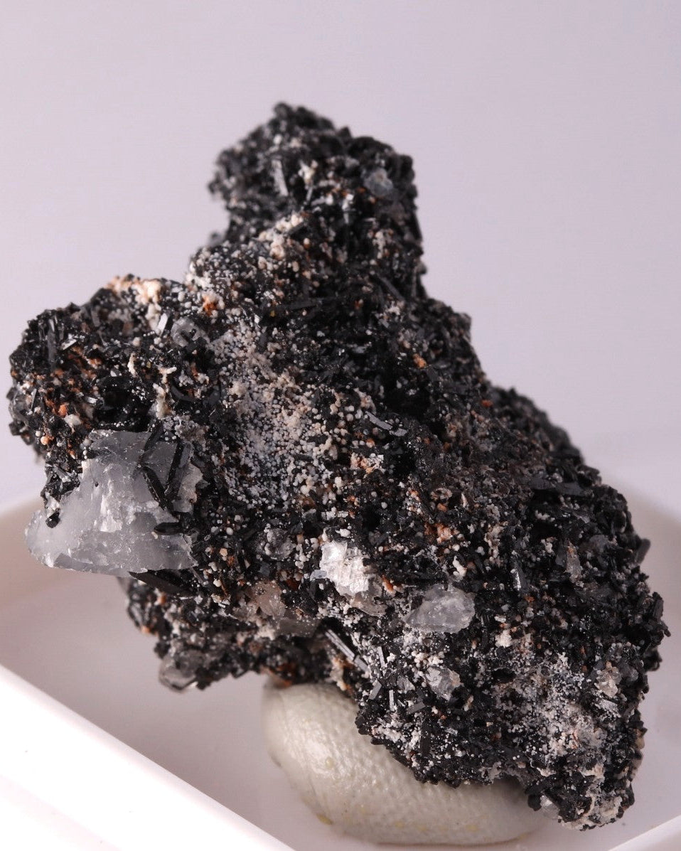 Manganite with Calcite