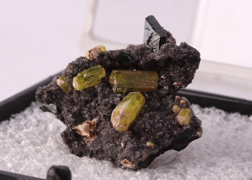 Front view of Sphenoidal Manganite with Ettringite thumbnail from N'Chwaning, South Africa. Ex. Clive Queit.