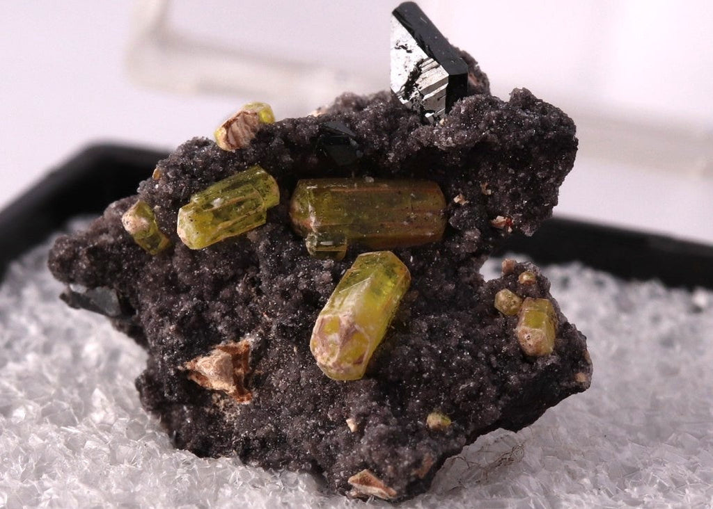 Close-up of Sphenoidal Manganite with Ettringite thumbnail from N'Chwaning, South Africa. Ex. Clive Queit.