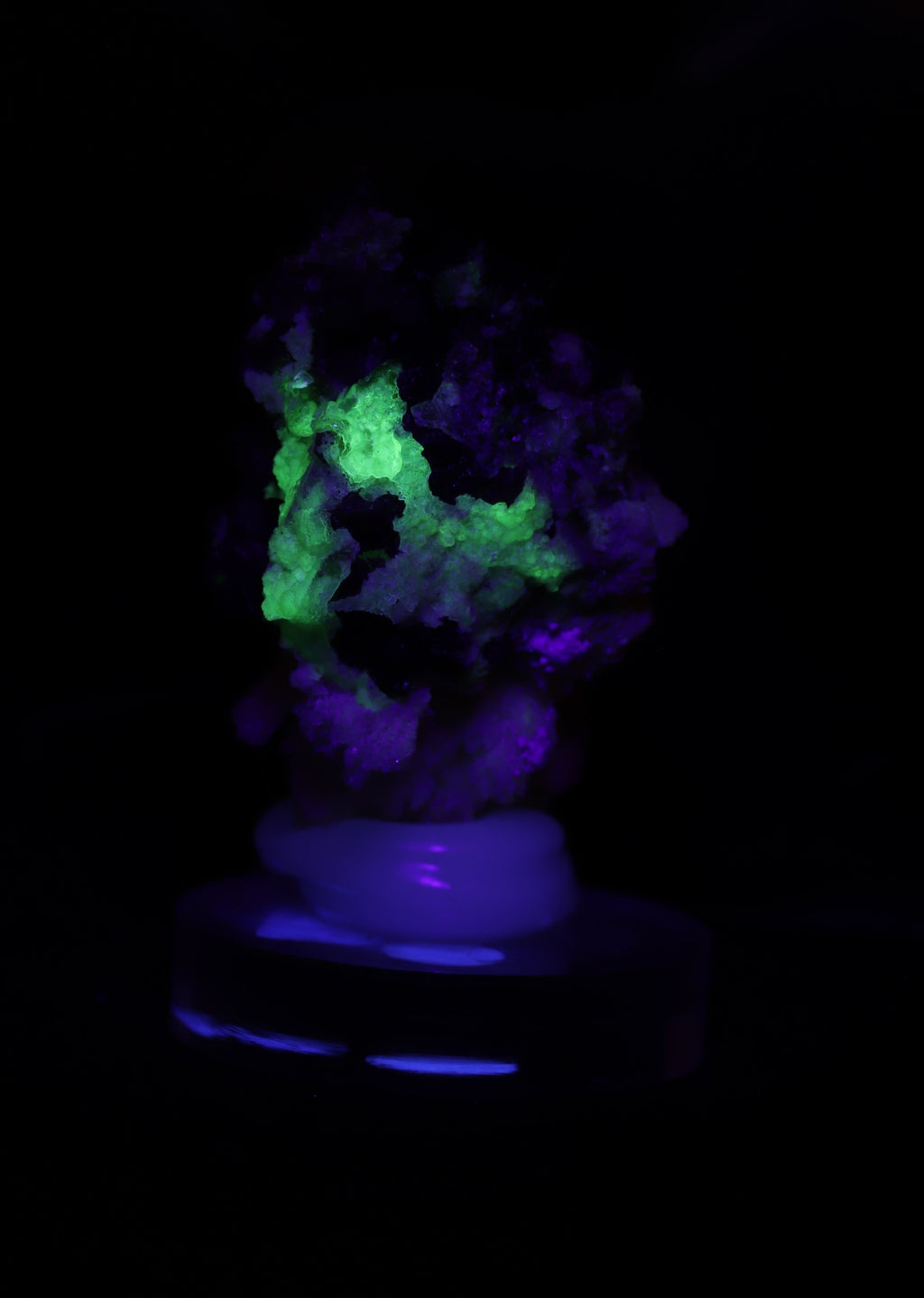 Fluorescent view of great combination of Fluorite with Schorl, Quartz and Hyalite from Erongo, Nambia