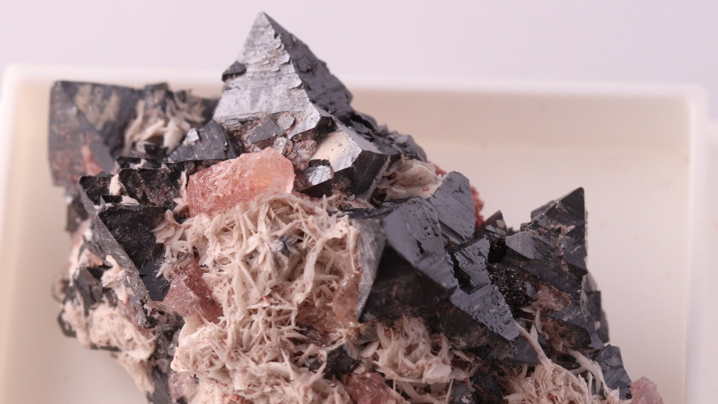 Hausmannite, Datolite & Baryte