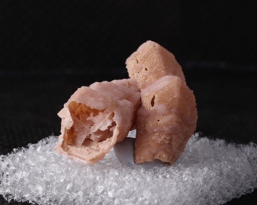 Mangano Calcite thumbnail from N'Chwaning II, South Africa. Black background.