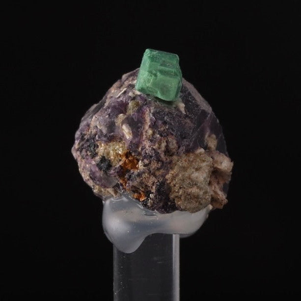 Front view of a nice little Metazeunerite cube.