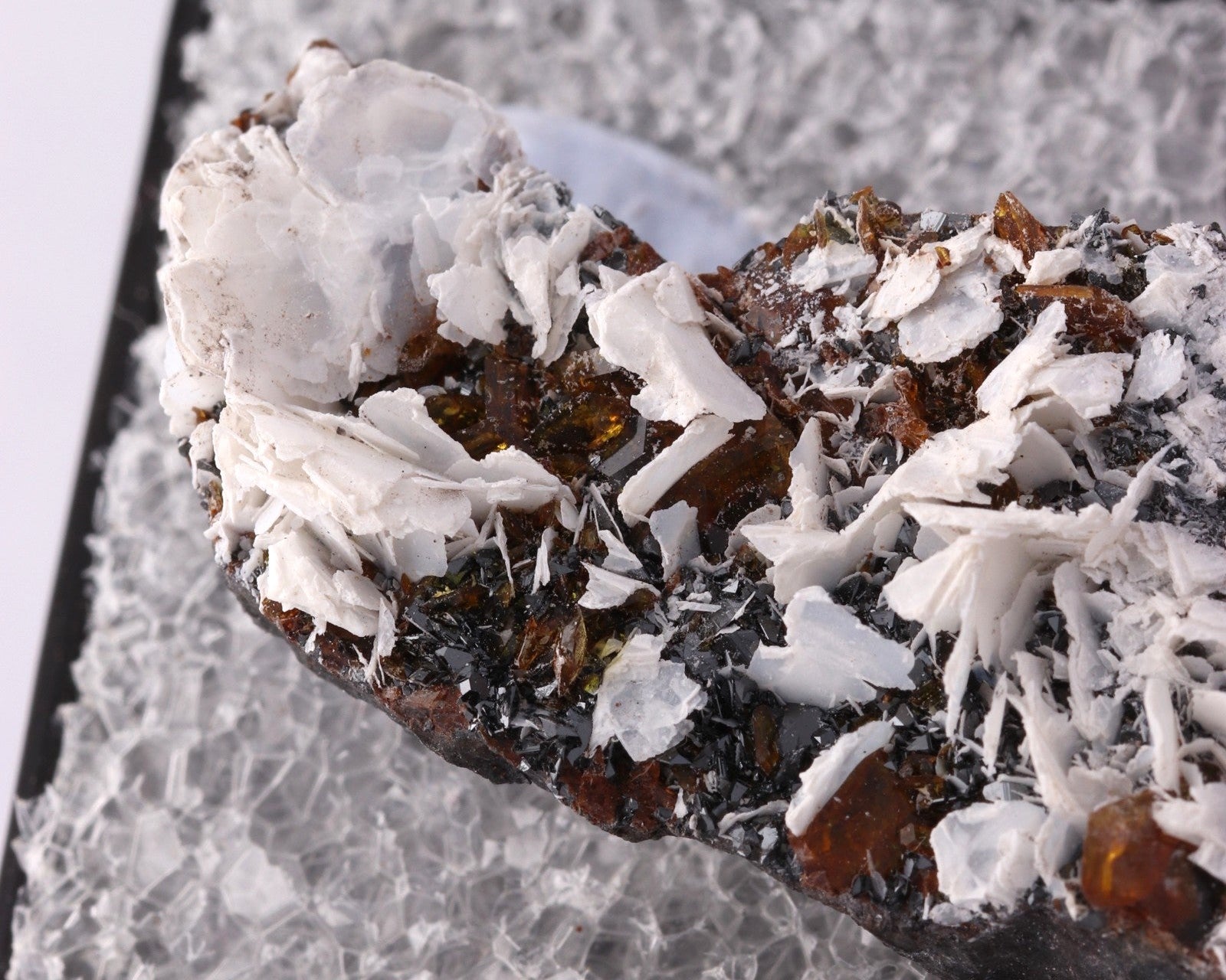 Close-up view of nice combination of Portlandite with Sturmanite from Wessels Mine, Kalahari Manganese Fields, South Africa